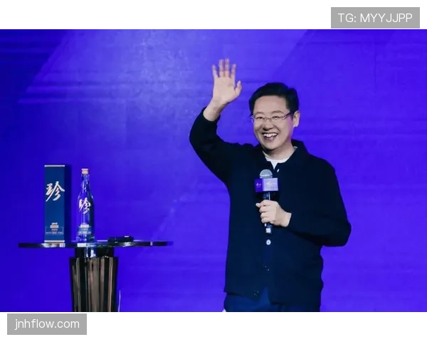 如果把吴向东往明星圈一扔，八卦先围着他的钱包转